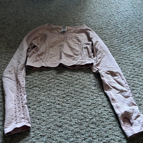 Gymshark Womens size L Glow Long Sleeve Crop Top Light Pink Perforated- EUC - Picture 1 of 5